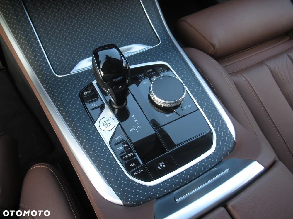 BMW X5 xDrive40i mHEV - 17