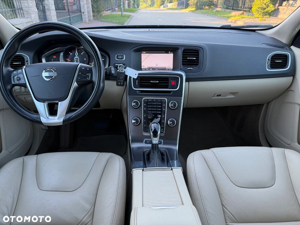 Volvo V60 D6 Plug-In-Hybrid AWD Geartronic Summum - 5