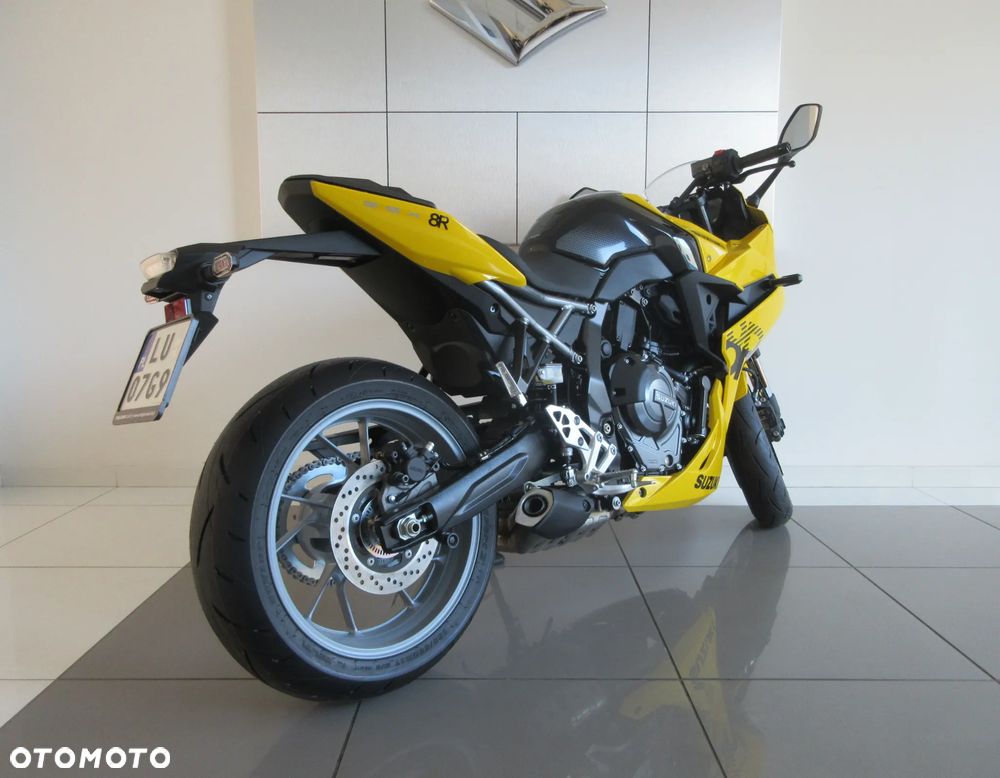 Suzuki GSX - 6