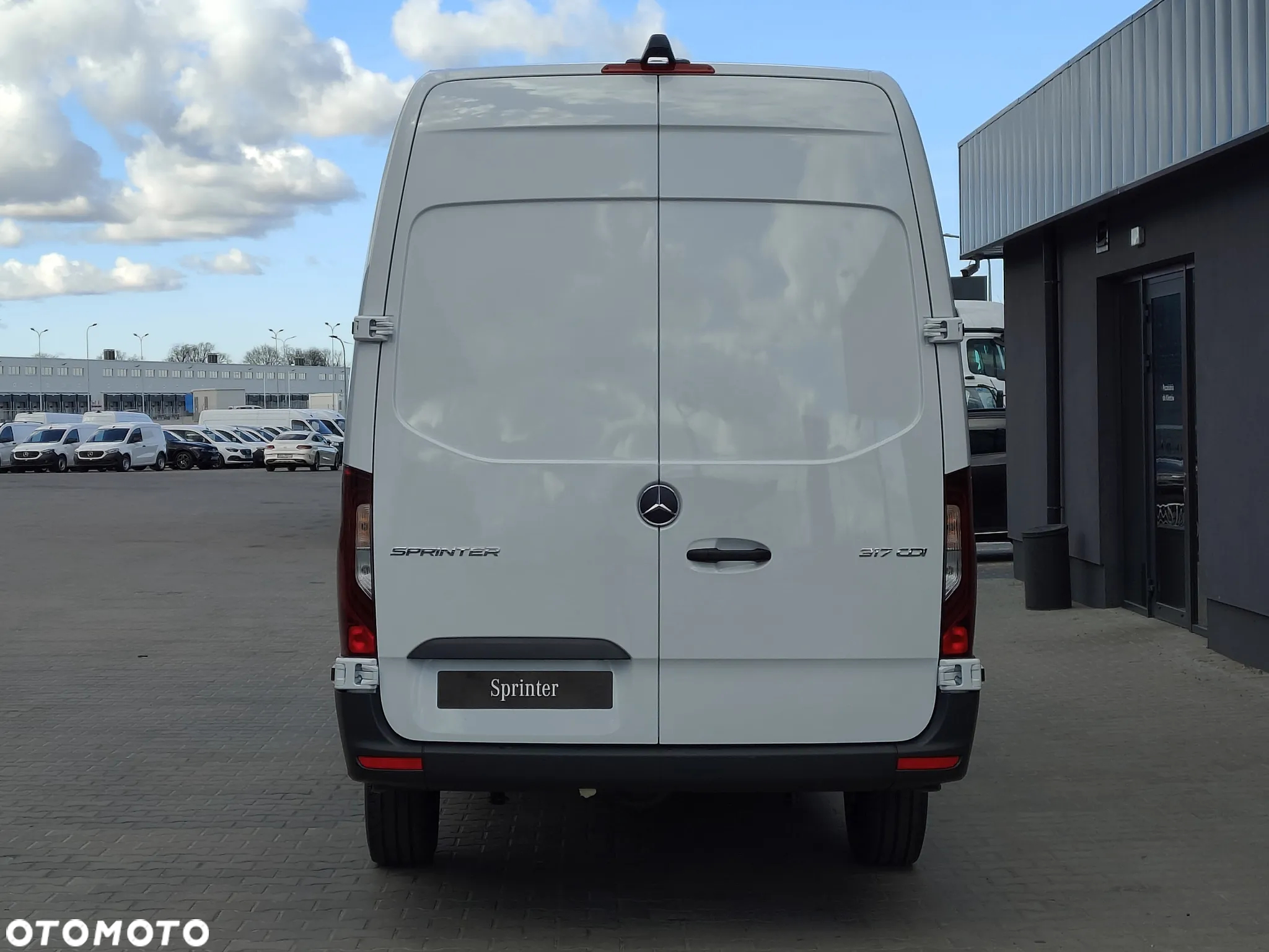Mercedes-Benz Sprinter - 4