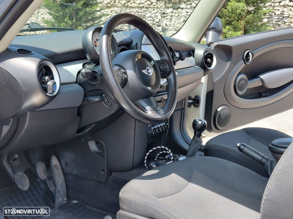 MINI 3 Portas Cooper D - 23