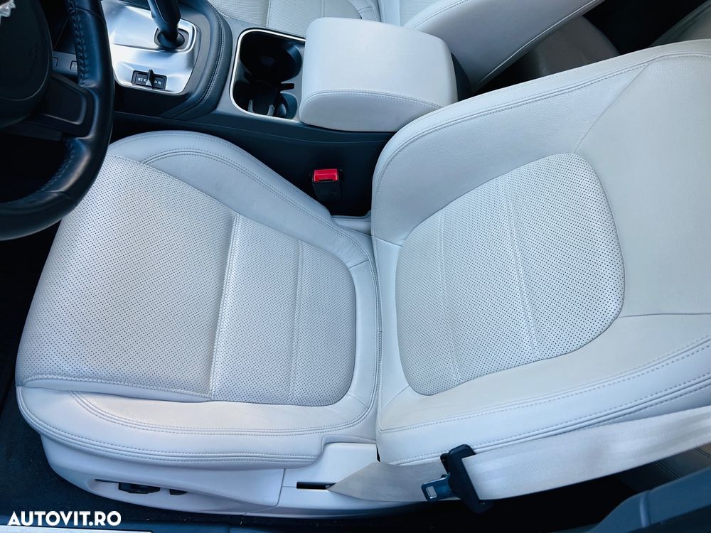 Jaguar E-Pace P200 AWD SE - 23