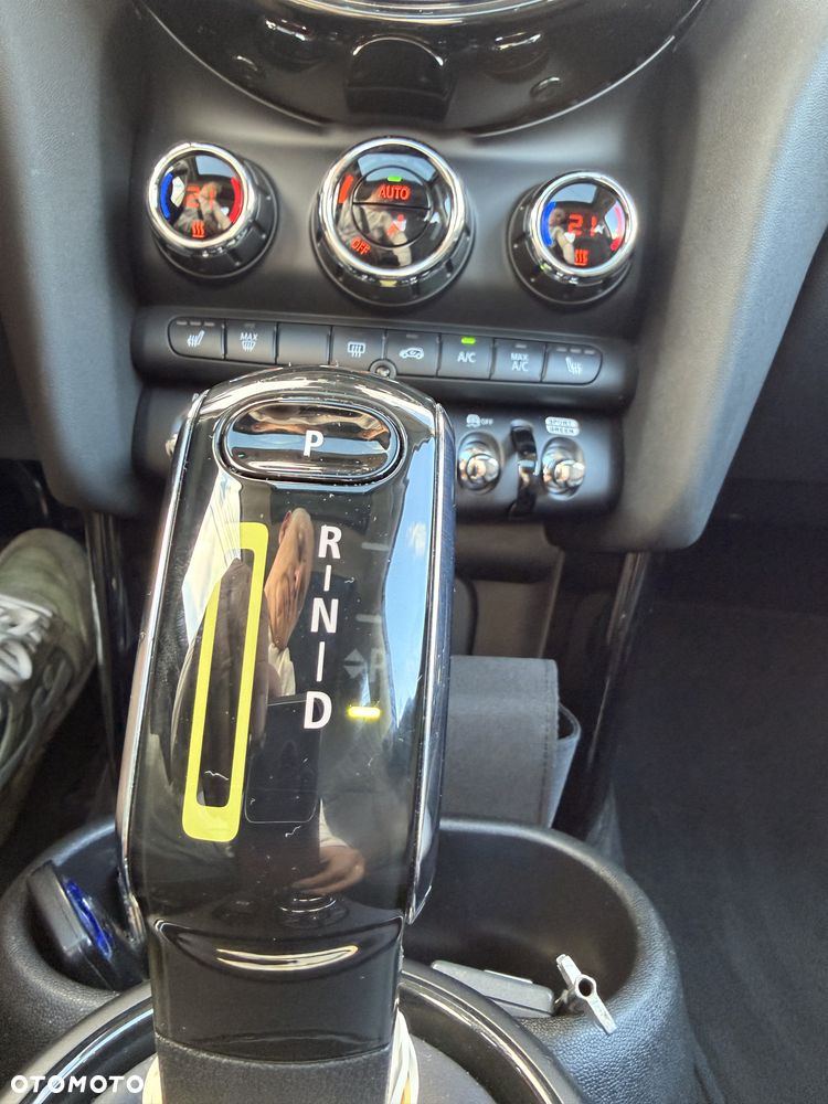 MINI Cooper SE Essential Trim - 28