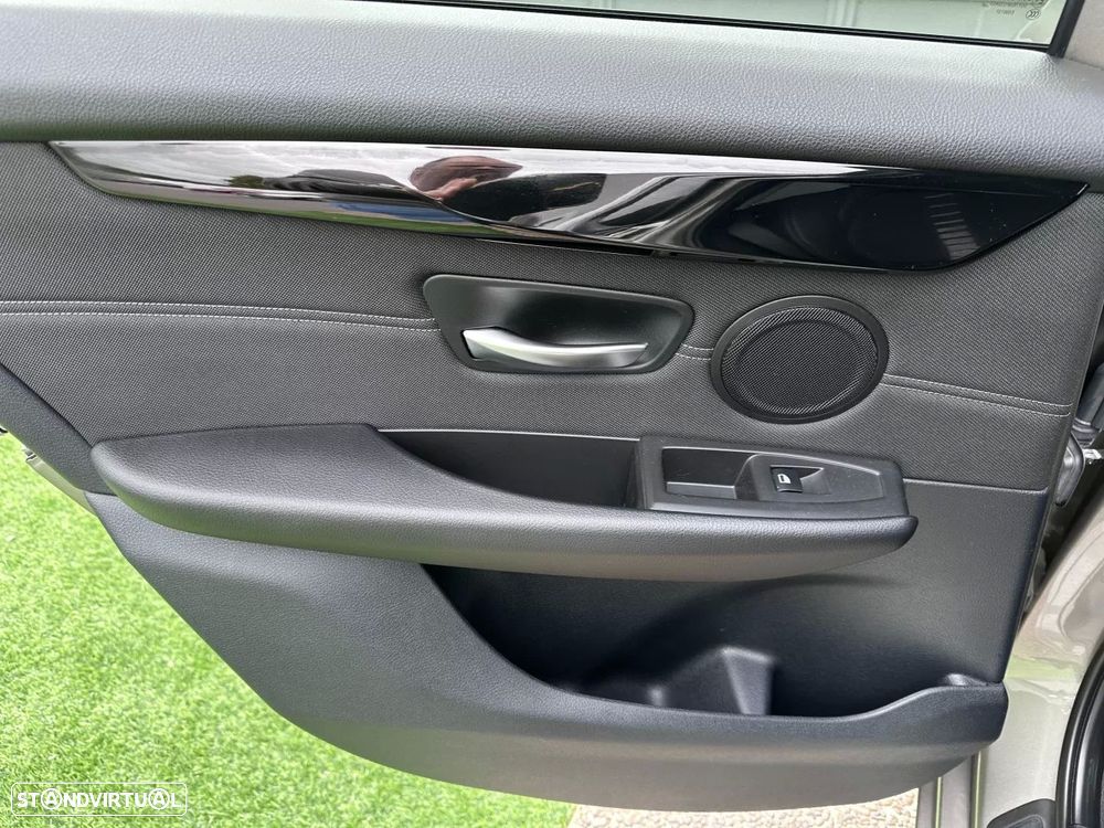BMW 218 Active Tourer d Line Sport - 47