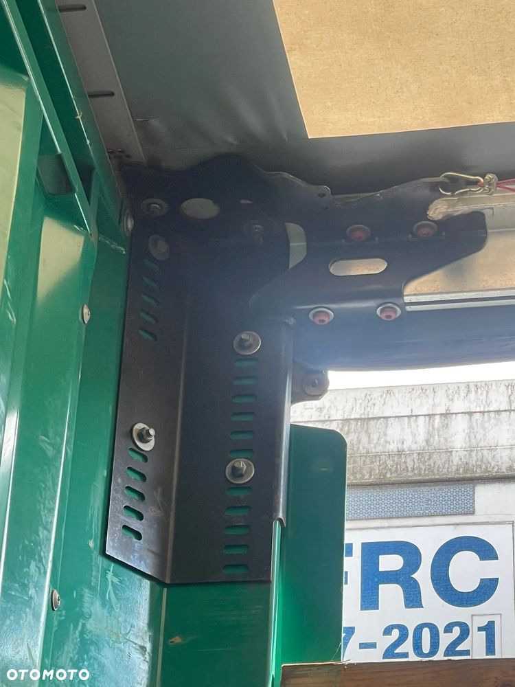 Mocowanie slupka i ściany przedniej z szyną dachową KRONE - 13