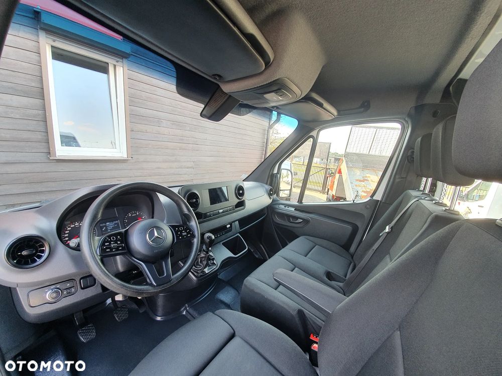 Mercedes-Benz Sprinter - 12