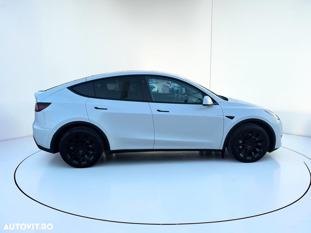 Tesla Model Y - 15