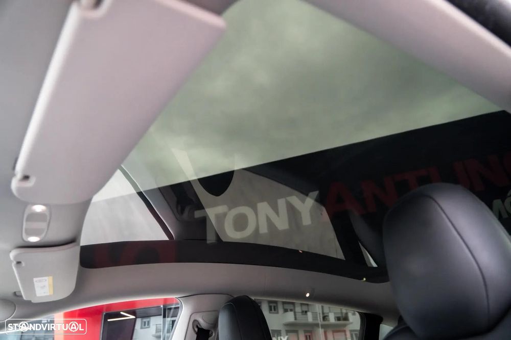 Tesla Model Y Long Range Dual Motor AWD - 17