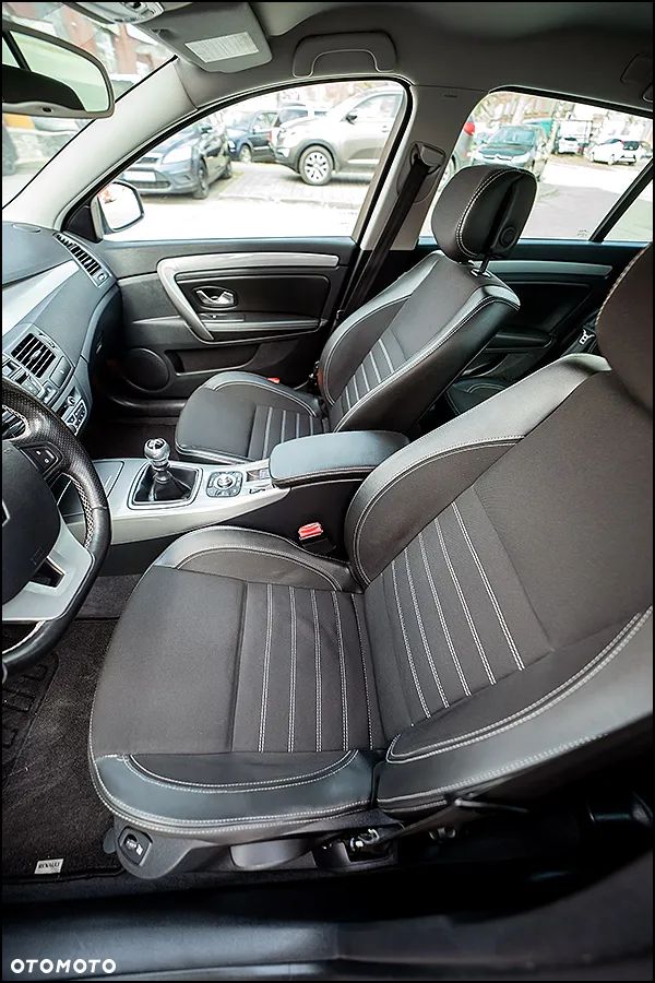 Renault Laguna dCi 110 FAP Sportway - 32