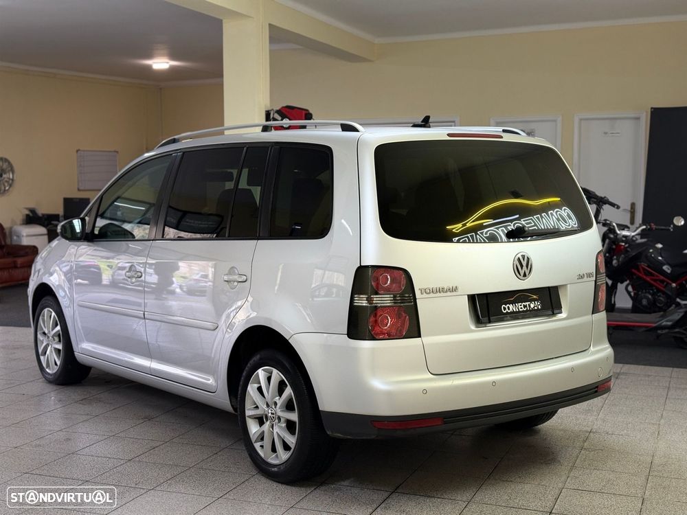 VW Touran 2.0 TDI Highline 7L - 4