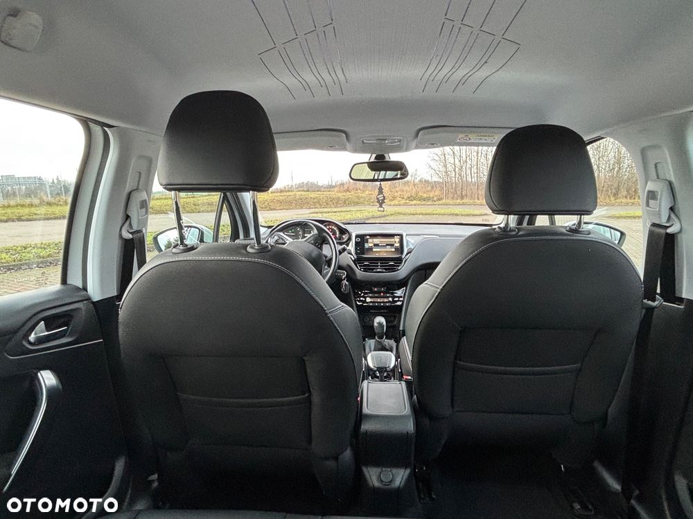 Peugeot 2008 1.2 Pure Tech Allure S&S - 5
