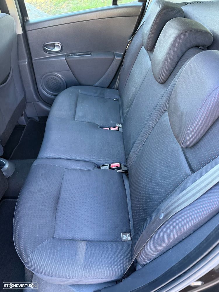 Renault Clio - 11