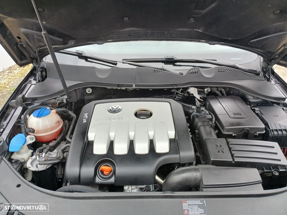 VW Passat 2.0 TDI Highline - 30