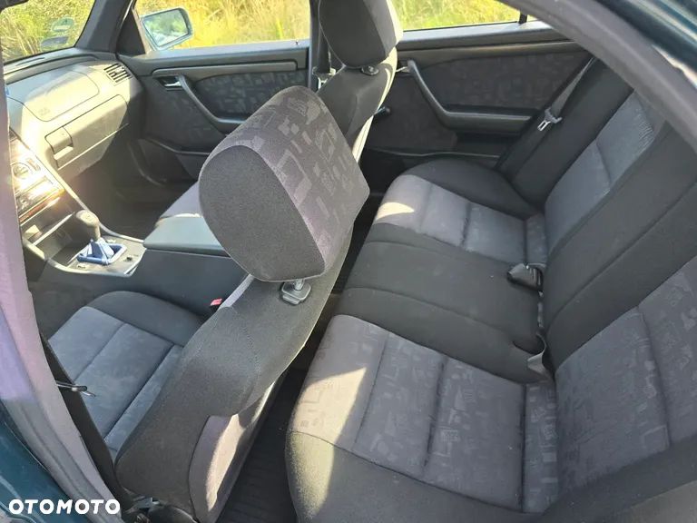 Mercedes-Benz Klasa C 180 Classic - 13