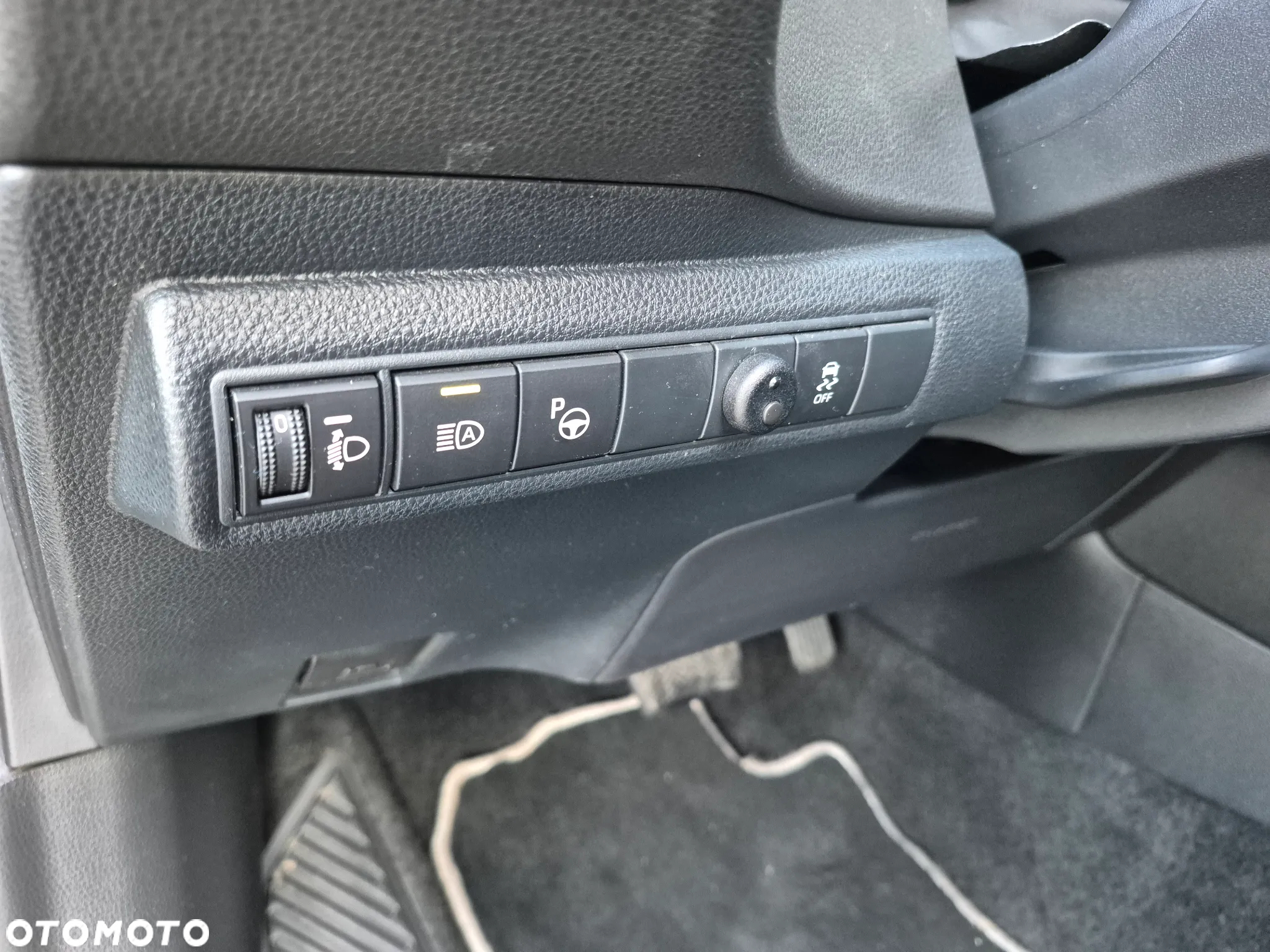 Toyota Corolla 2.0 Hybrid Comfort - 17