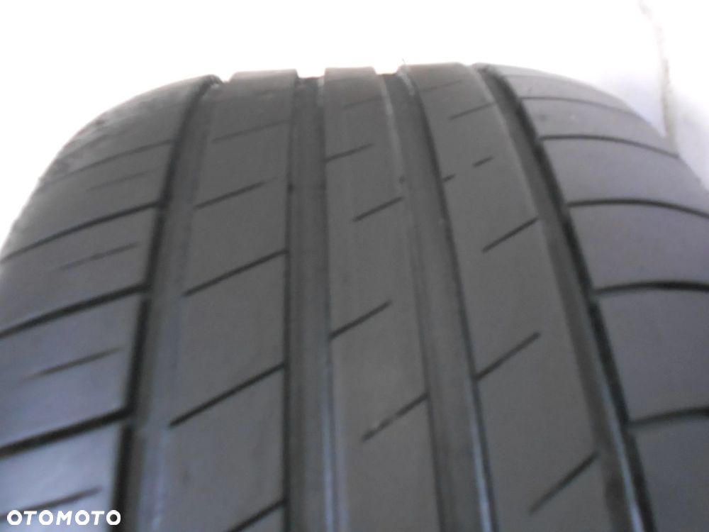 OPONA POJEDYNKA 225/55R17 GOODYEAR EFFICIENT GRIP PERFORMANCE DOT 4120  6.7MM - 2