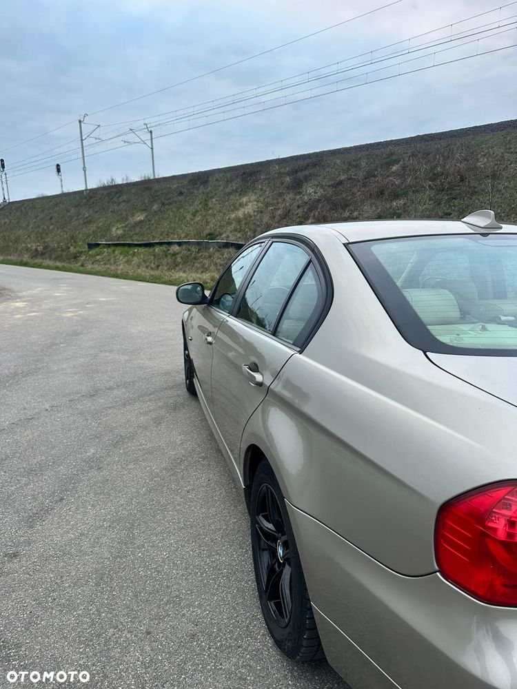BMW Seria 3 320i - 6
