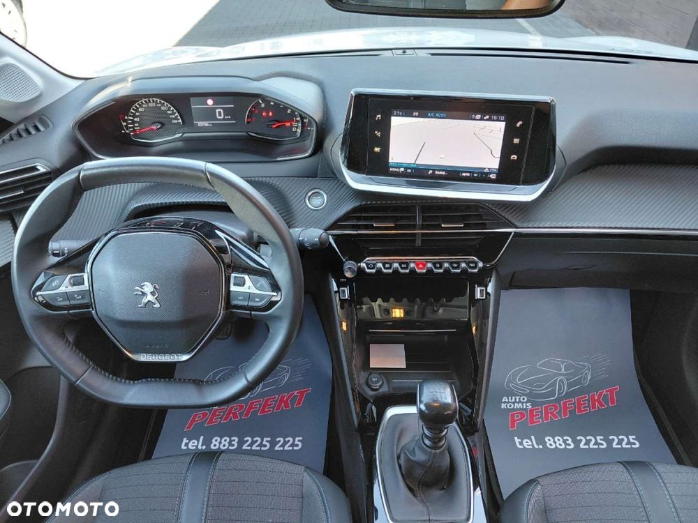 Peugeot 208 - 17