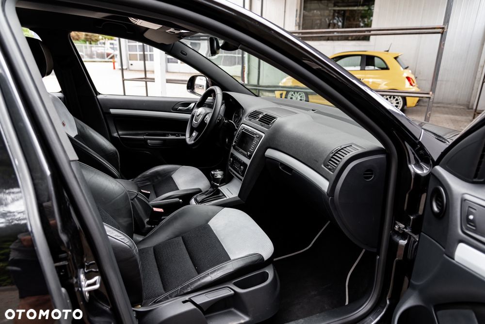 Skoda Octavia 2.0 TDI DPF DSG RS - 16