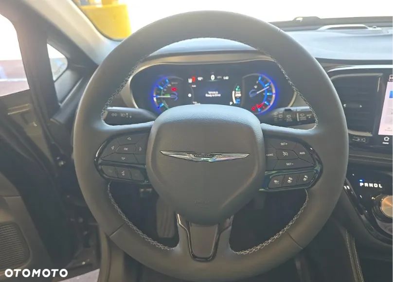 Chrysler Pacifica - 8
