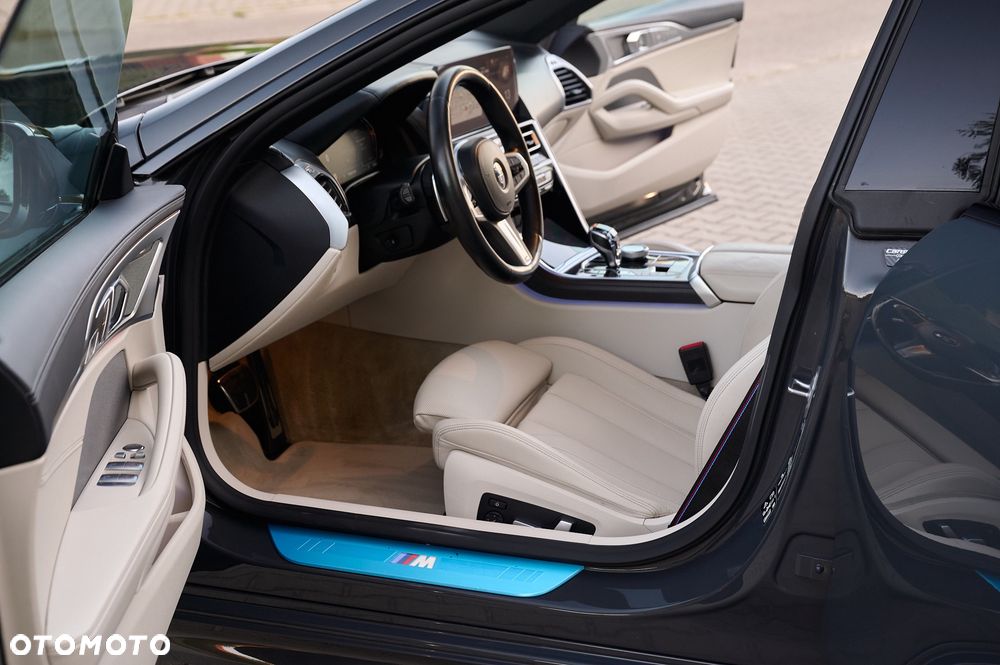 BMW Seria 8 - 18