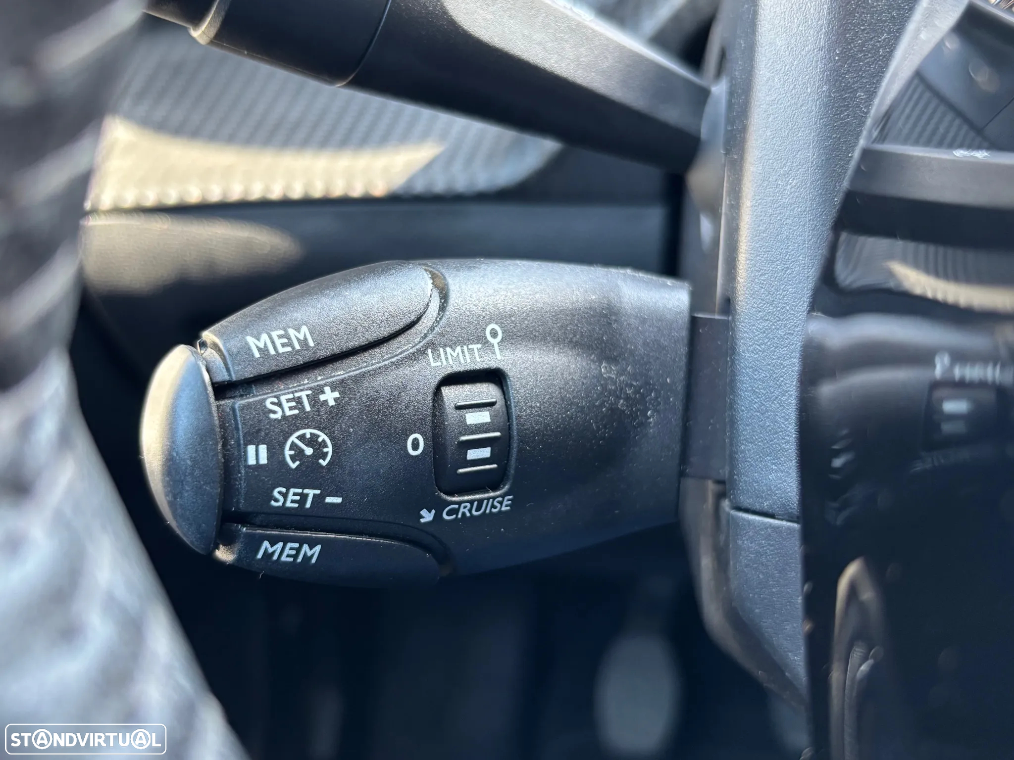 Peugeot 2008 1.2 PureTech Active Pack - 17