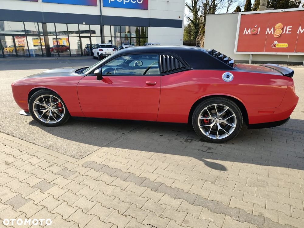 Dodge Challenger - 11