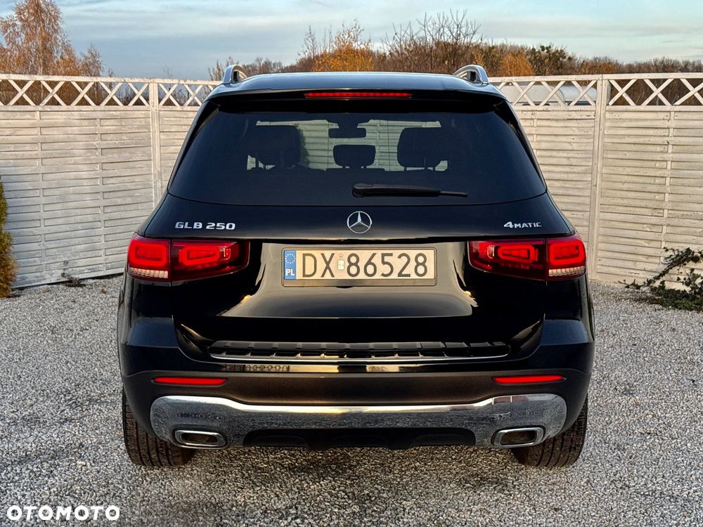 Mercedes-Benz GLB 250 4-Matic 8G-DCT - 27