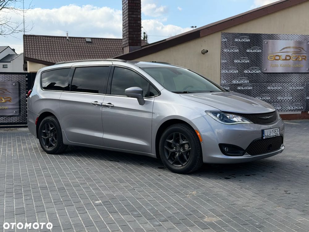 Chrysler Pacifica - 1