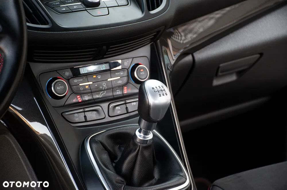 Ford Kuga 1.5 EcoBoost FWD ST-Line ASS MMT6 - 19
