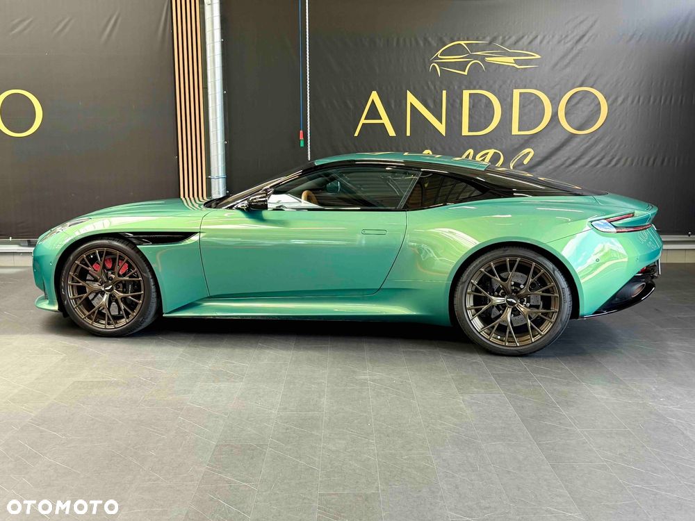 Aston Martin DB12 - 8