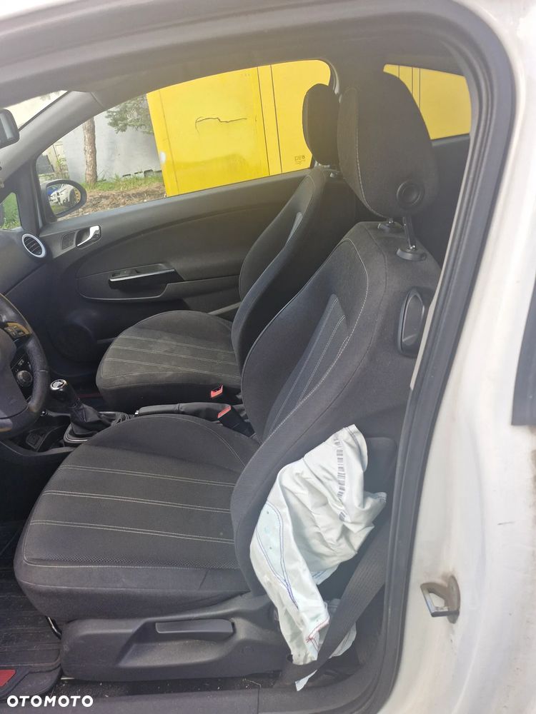Opel Corsa 1.2 16V Enjoy - 9