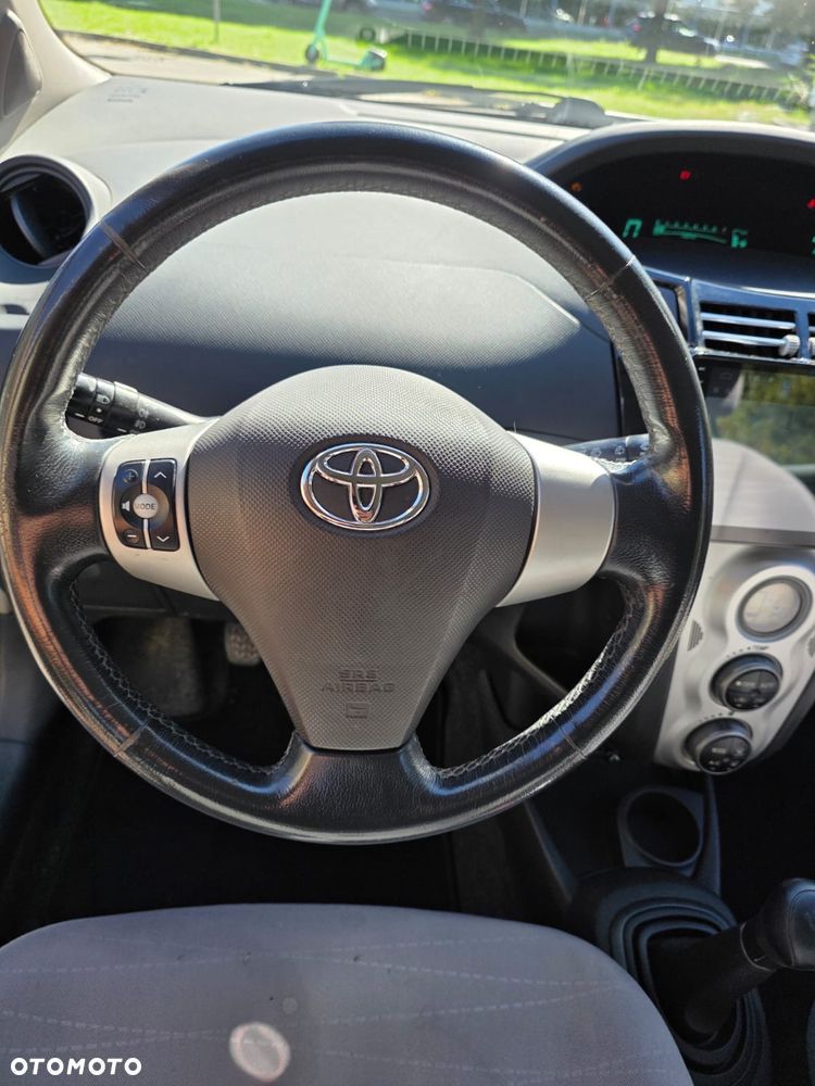 Toyota Yaris - 15