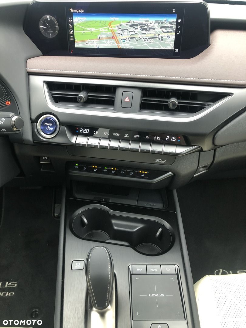 Lexus UX - 16