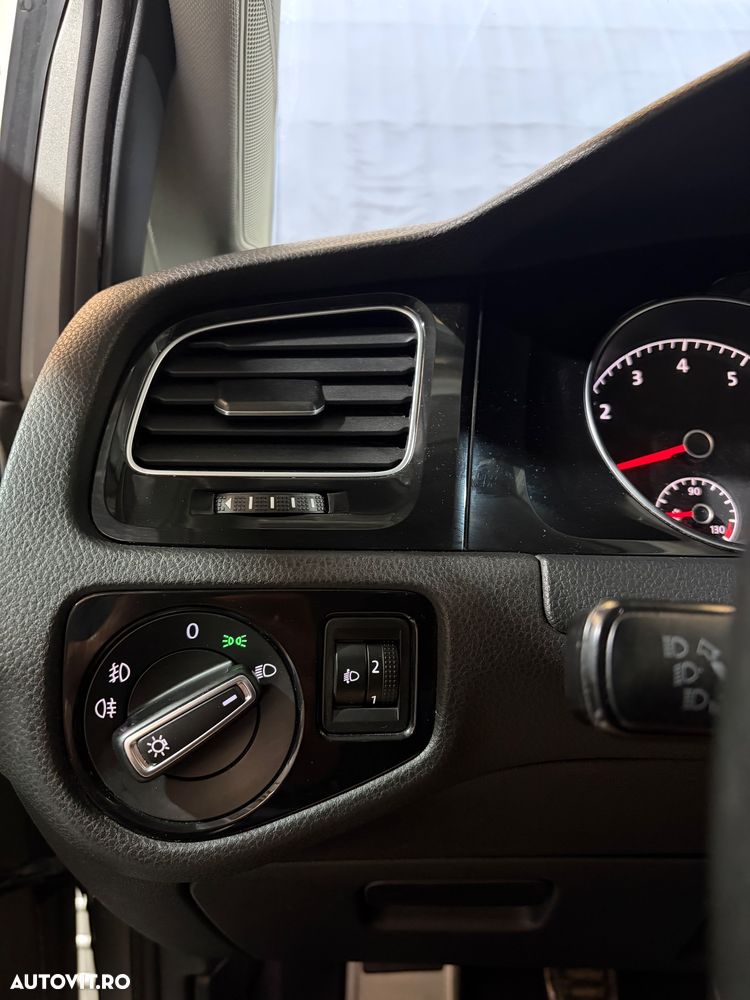 Volkswagen Golf - 20