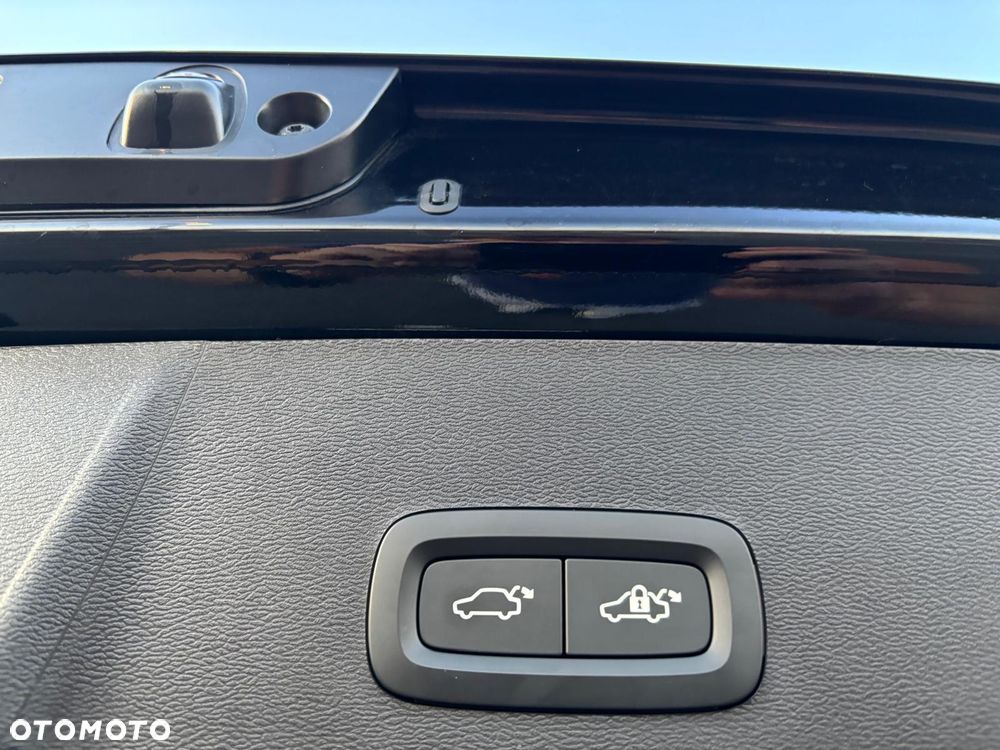 Volvo XC 40 B4 Ultra Black Edition - 15