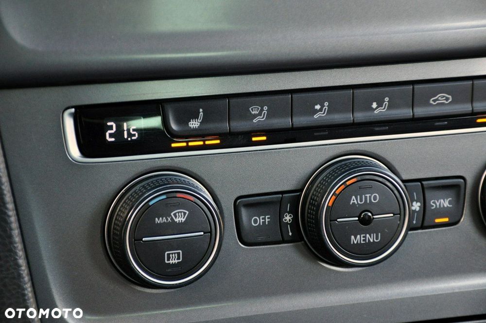 Volkswagen Golf - 34