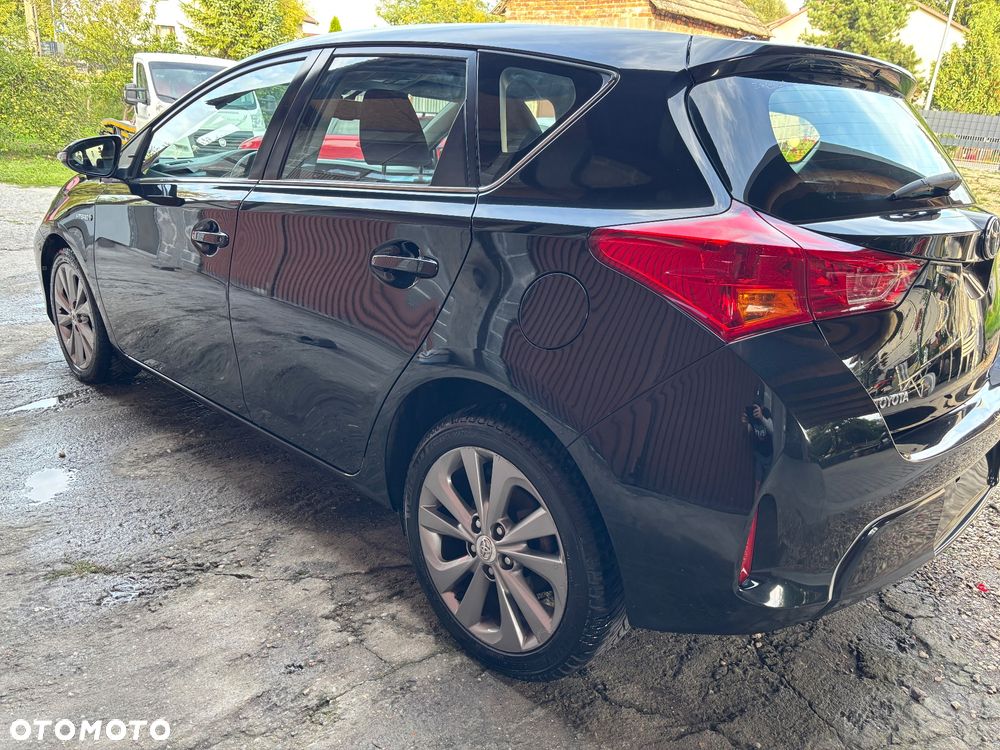 Toyota Auris 1.8 HSD Luna - 4