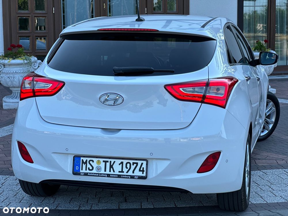 Hyundai i30 1.6 CRDi Fifa World Cup Edition - 16