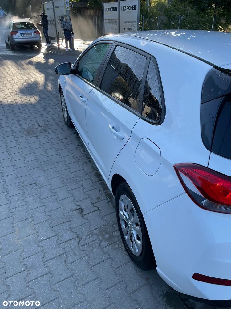 Hyundai i30 1.5 DPI Classic + - 7