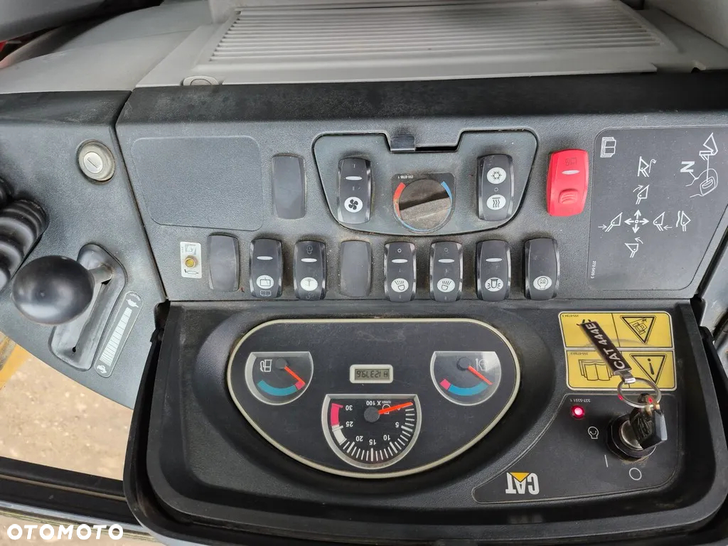 Caterpillar 444E - 15