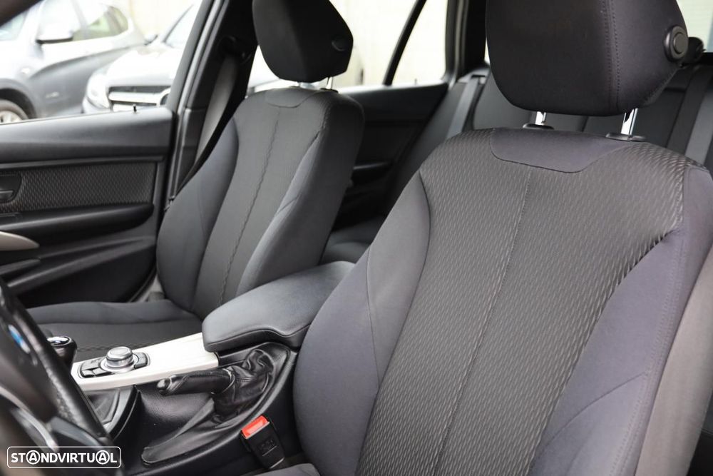 BMW 318 d Auto Exclusive - 9