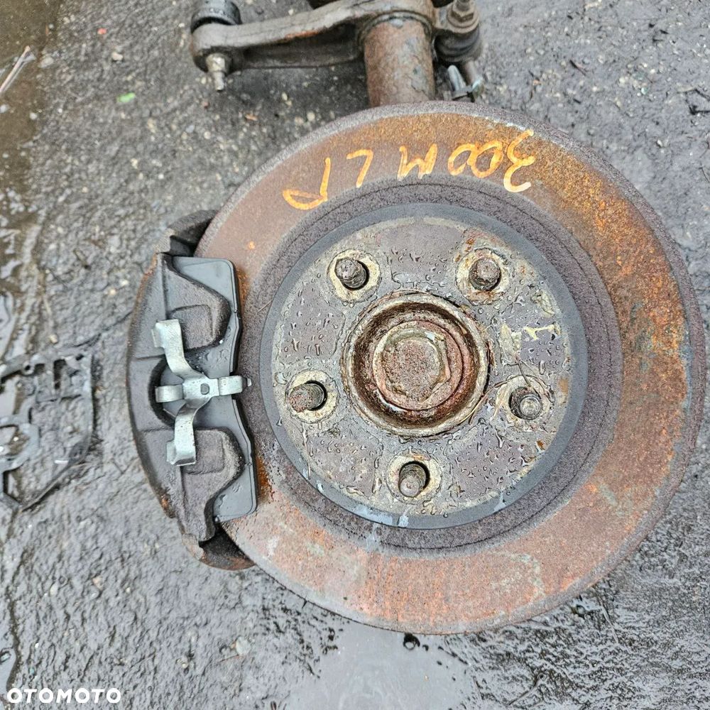 Zwrotnica lewy przód  / Chrysler 300M 3,5 V6 - 3