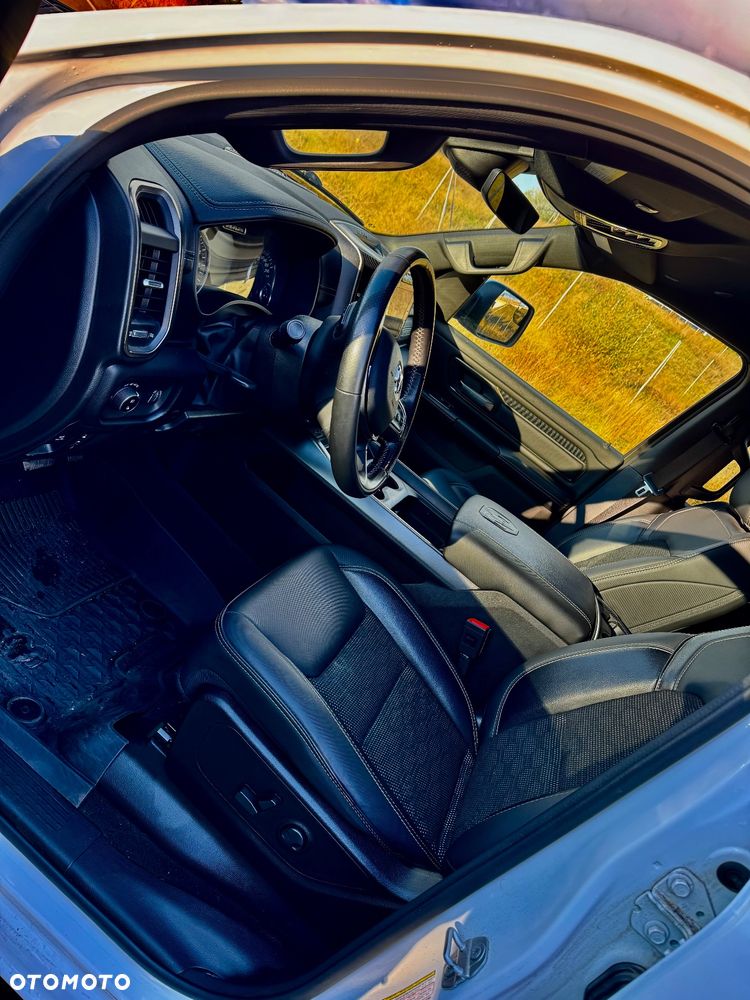 RAM 1500 Crew Cab Sport - 12