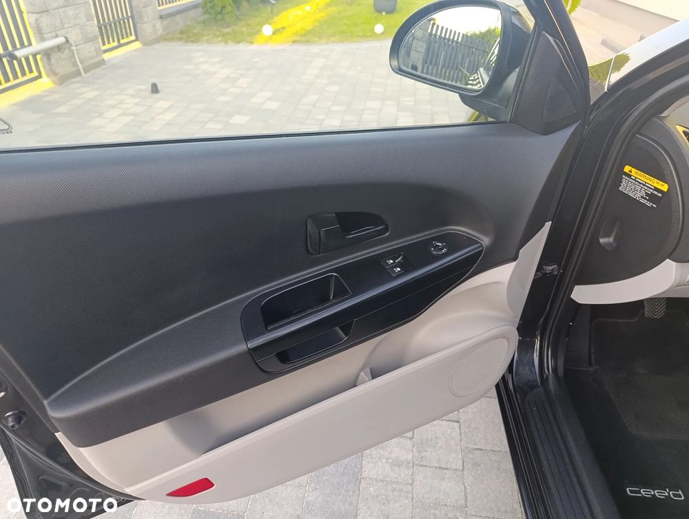 Kia Ceed 1.4 CVVT LX Basis - 14