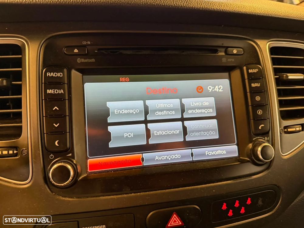 Kia Carens - 22