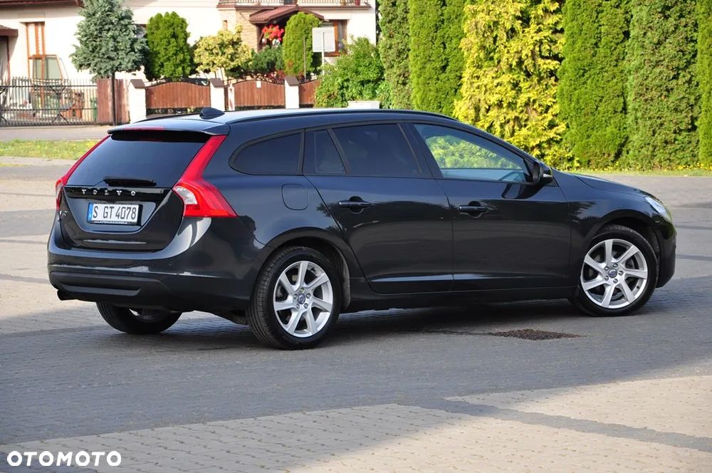 Volvo V60 D3 Momentum - 16