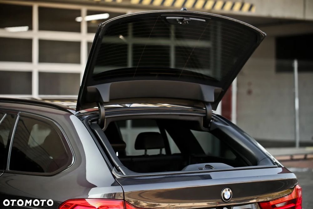 BMW Seria 5 520d Sport Line - 33