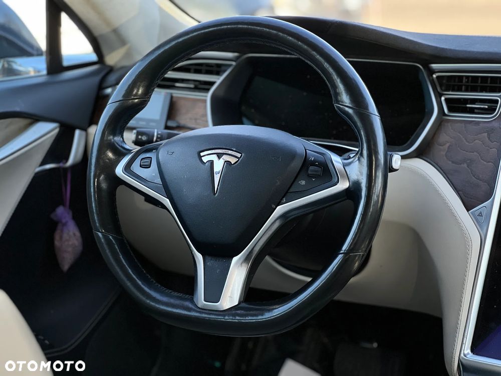 Tesla Model S - 18