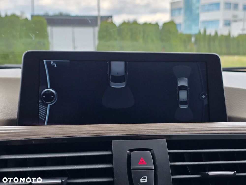 BMW Seria 3 320i Modern Line - 36